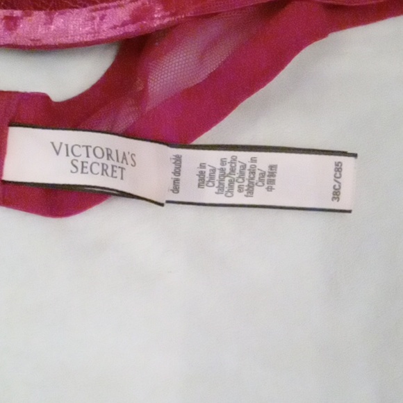 Victoria's secrect bra - Picture 2 of 3